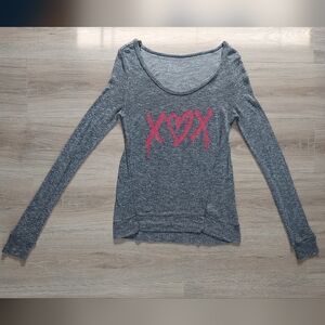 Long-sleeve grey shirt